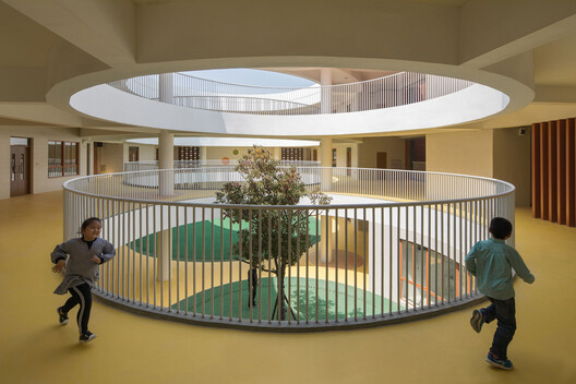 The Center as Strategy: 8 Projects Built Around a Void The Center as Strategy: 8 Projects Built Around a Void - Image 35 of 36