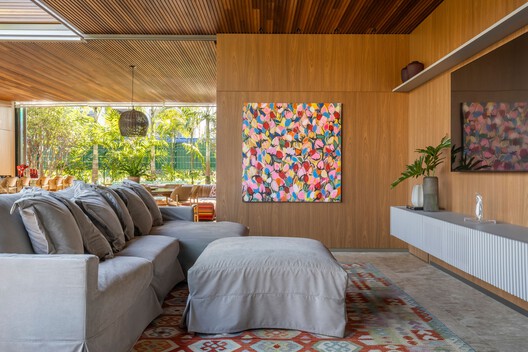 Jabuticabeiras House / STUDIO ANDRE LENZA - Interior Photography, Bedroom, Wood, Sofa, Table, Lighting, Chair
