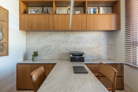 Jabuticabeiras House / STUDIO ANDRE LENZA - Interior Photography, Wood, Countertop, Kitchen, Lighting