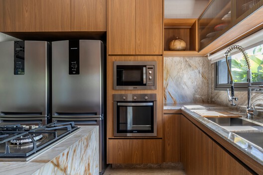 Jabuticabeiras House / STUDIO ANDRE LENZA - Interior Photography, Kitchen, Countertop, Wood, Lighting