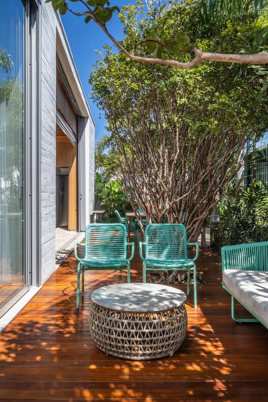 Jabuticabeiras House / STUDIO ANDRE LENZA - Exterior Photography, Garden, Chair, Patio, Deck, Courtyard