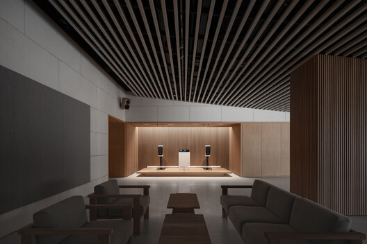 Dynaudio Lounge / cold lab Dynaudio Lounge / cold lab - Fotografia de Interiores, Sala de Estar, Madeira, Iluminação, Cadeira