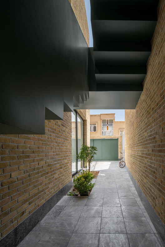 House in Harmony / Golchin Studio House in Harmony / Golchin Studio - Interior Photography, Brick, Concrete