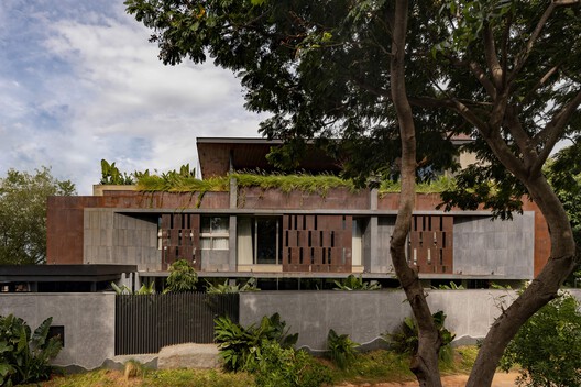 Western Valley House / STO.M.P