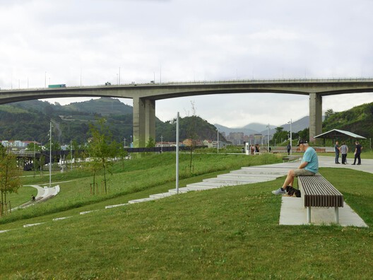 Zamalanda Park on the Nervión Riverbanks / Burgos & Garrido arquitectos Zamalanda Park on the Nervión Riverbanks / Burgos & Garrido arquitectos - Exterior Photography