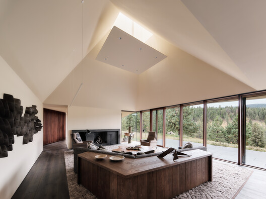 Four Roof House / TW Ryan Architecture Four Roof House / TW Ryan Architecture - Interior Photography, Kitchen, Wood, Table, Chair, Beam