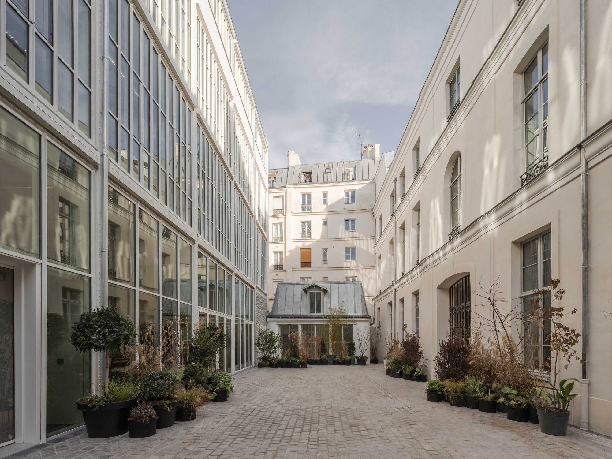 Rue Pavée: jak architekti oživili historické pařížské budovy