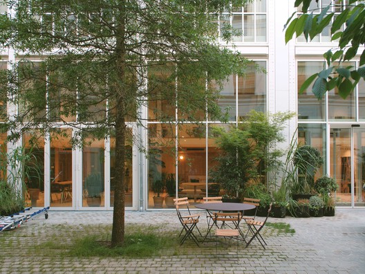 Rue Pavée, renovation project for a complex of historic buildings in Paris / MARS Architectes Rue Pavée, renovation project for a complex of historic buildings in Paris / MARS Architectes - Exterior Photography, Glass, Courtyard