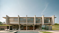 Aroeira House / FGMF