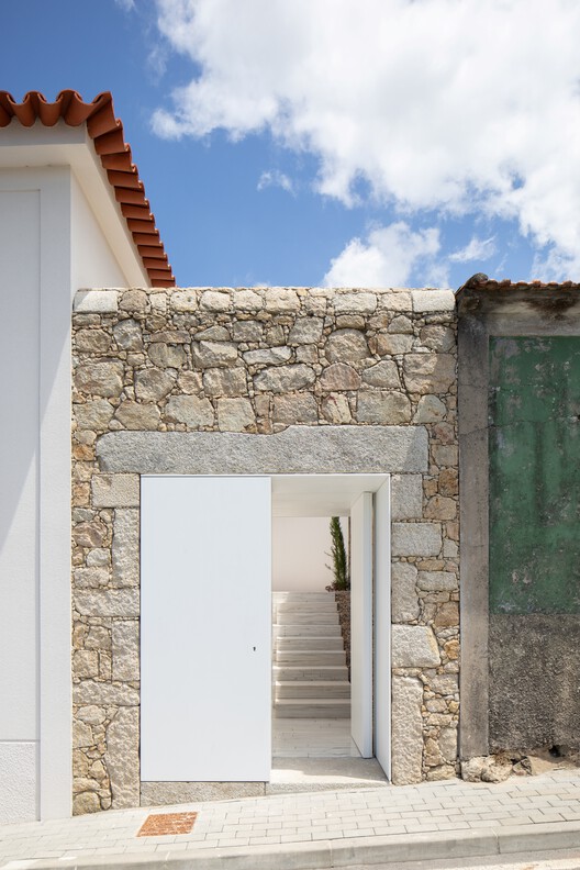 Architecture Studio in Vila do Conde / Raulino Silva Arquitecto Architecture Studio in Vila do Conde / Raulino Silva Arquitecto - Exterior Photography, Door, Concrete