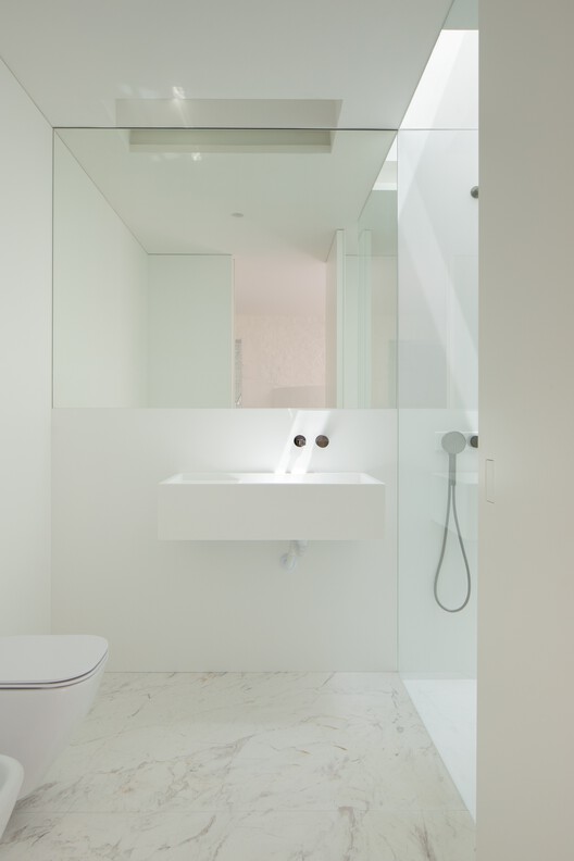 Architecture Studio in Vila do Conde / Raulino Silva Arquitecto Architecture Studio in Vila do Conde / Raulino Silva Arquitecto - Interior Photography, Bathroom, Glass, Bathtub