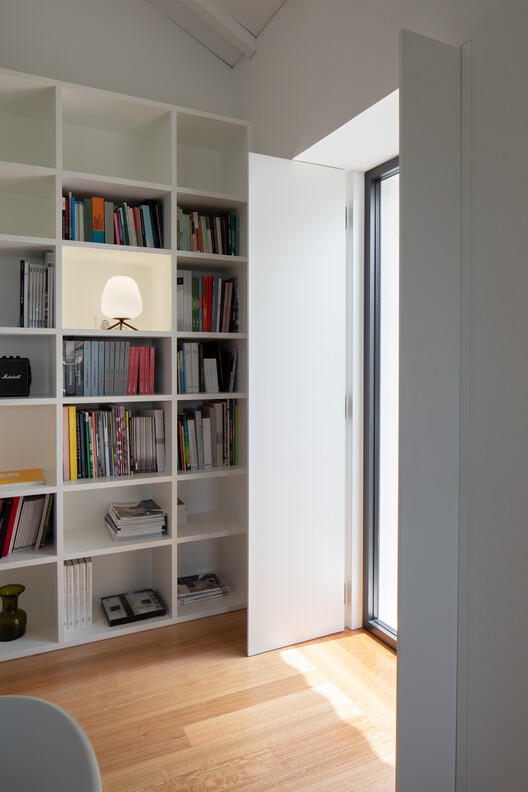 Architecture Studio in Vila do Conde / Raulino Silva Arquitecto Architecture Studio in Vila do Conde / Raulino Silva Arquitecto - Interior Photography, Closet, Shelving, Wood, Door