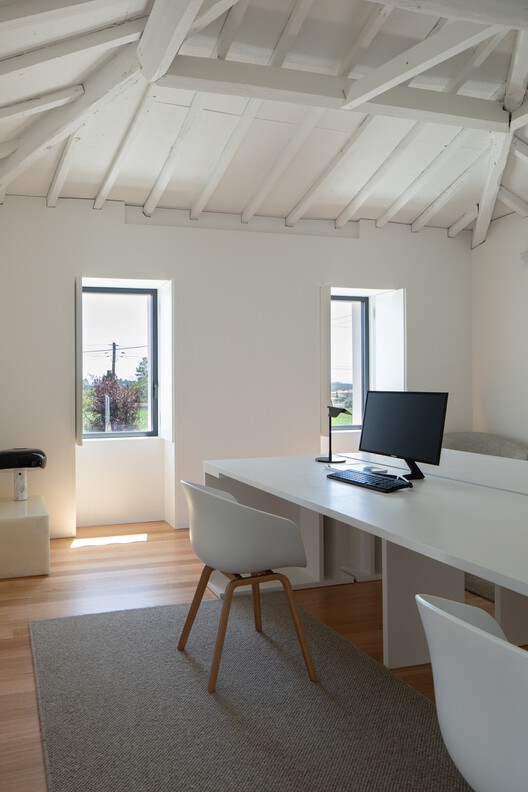 Architecture Studio in Vila do Conde / Raulino Silva Arquitecto Architecture Studio in Vila do Conde / Raulino Silva Arquitecto - Interior Photography, Table, Chair
