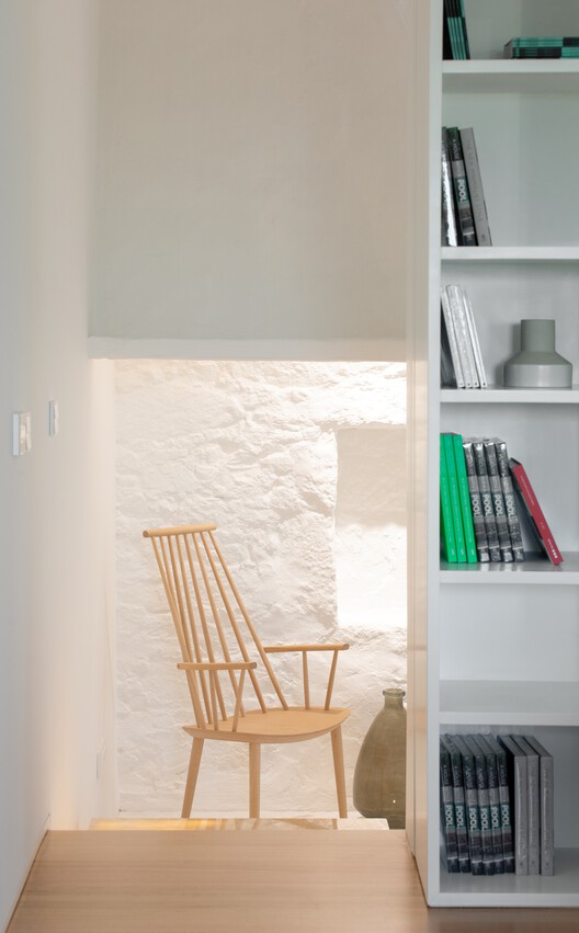Architecture Studio in Vila do Conde / Raulino Silva Arquitecto Architecture Studio in Vila do Conde / Raulino Silva Arquitecto - Interior Photography, Closet, Shelving, Wood, Chair