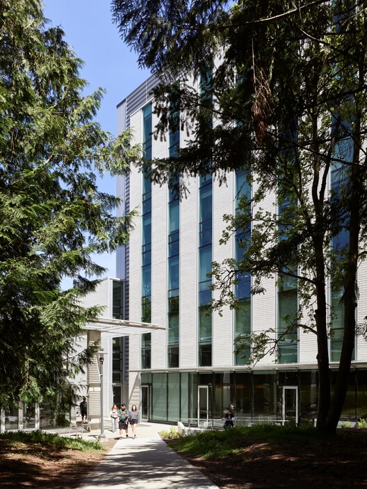 UBC Biodiversity Centre Addition / Public Architecture + Design UBC Biodiversity Centre Addition / Public Architecture + Design - Exterior Photography, Glass