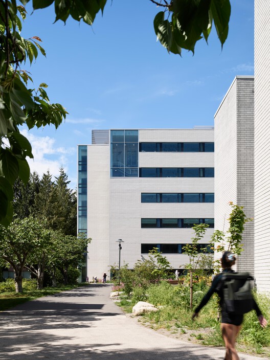 UBC Biodiversity Centre Addition / Public Architecture + Design UBC Biodiversity Centre Addition / Public Architecture + Design - Exterior Photography