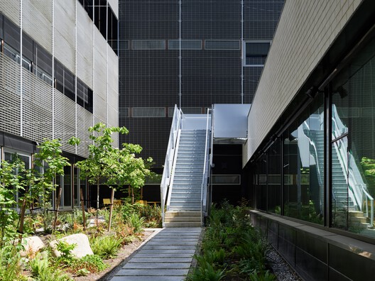 UBC Biodiversity Centre Addition / Public Architecture + Design UBC Biodiversity Centre Addition / Public Architecture + Design - Exterior Photography