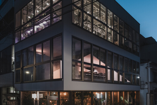 Entwined Wall Residence / IGArchitects Entwined Wall Residence / IGArchitects - Exterior Photography, Glass