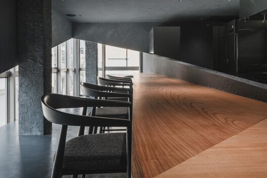 Entwined Wall Residence / IGArchitects Entwined Wall Residence / IGArchitects - Interior Photography, Wood, Glass, Chair