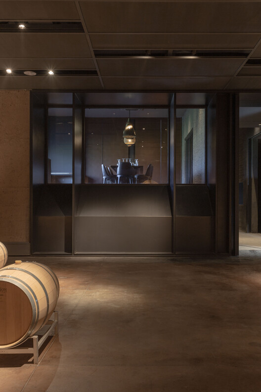 La Vigilia Winery / González Olsina & Vega Arquitectos La Vigilia Winery / González Olsina & Vega Arquitectos - Interior Photography, Lighting