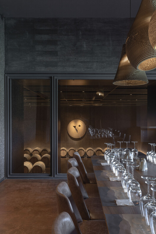 La Vigilia Winery / González Olsina & Vega Arquitectos La Vigilia Winery / González Olsina & Vega Arquitectos - Interior Photography, Lighting