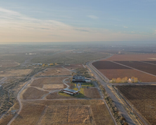 La Vigilia Winery / González Olsina & Vega Arquitectos La Vigilia Winery / González Olsina & Vega Arquitectos - Image 9 of 32