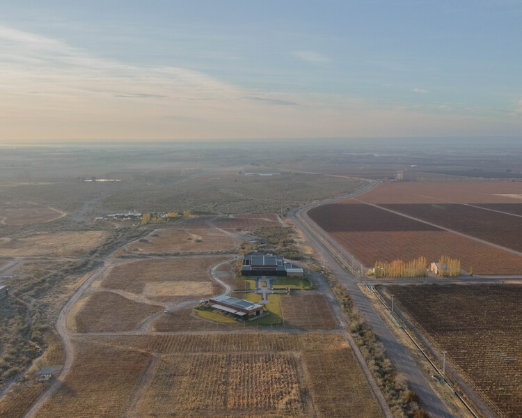 La Vigilia Şaraphanesi / González Olsina & Vega Arquitectos - Resim 9/32