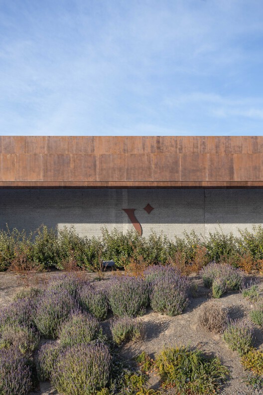 La Vigilia Winery / González Olsina & Vega Arquitectos La Vigilia Winery / González Olsina & Vega Arquitectos - Image 3 of 32