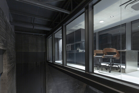 La Vigilia Winery / González Olsina & Vega Arquitectos La Vigilia Winery / González Olsina & Vega Arquitectos - Interior Photography, Lighting, Glass