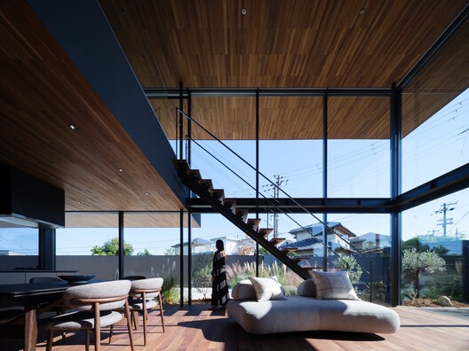 Moment Residence / APOLLO Architects & Associates Moment Residence / APOLLO Architects & Associates - Interior Photography, Living Room, Deck