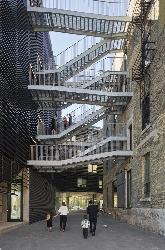 90/100 Mixed Use Project / 5468796 Architecture 90/100 Mixed Use Project / 5468796 Architecture - Exterior Photography