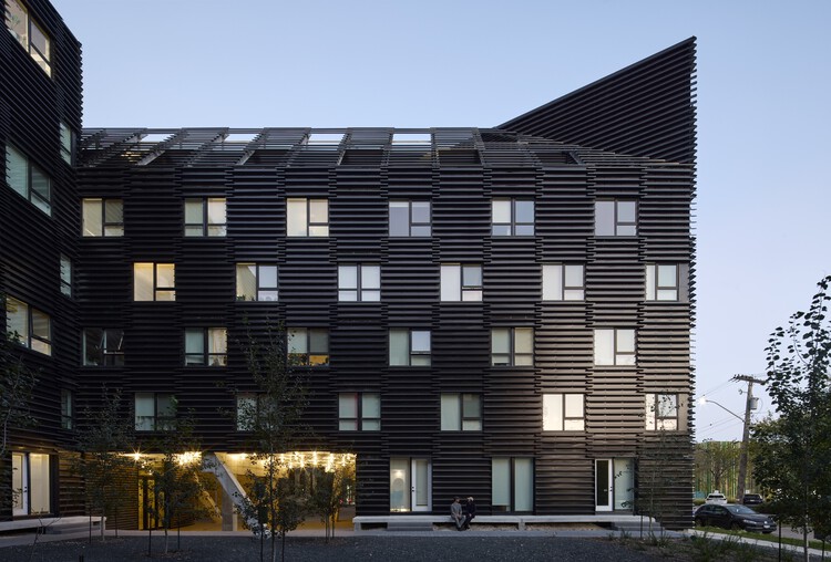 90/100 Mixed Use Project / 5468796 Architecture