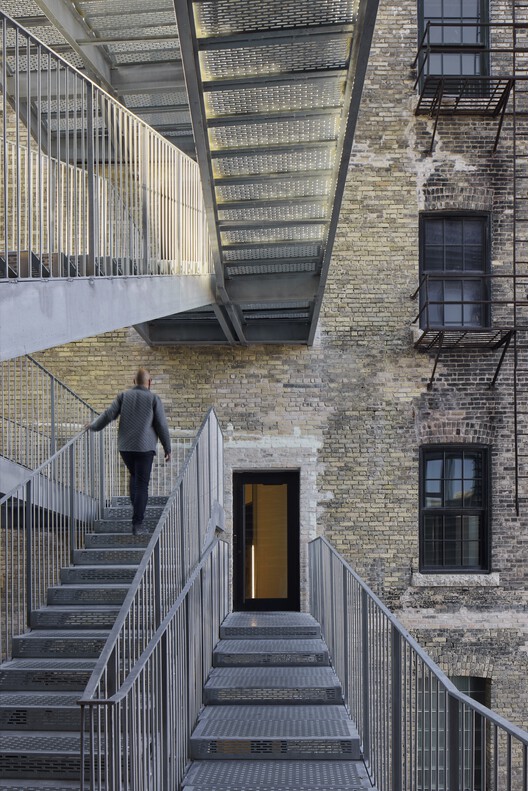 90/100 Mixed Use Project / 5468796 Architecture 90/100 Mixed Use Project / 5468796 Architecture - Exterior Photography, Handrail