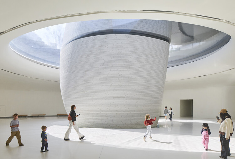 MAD completa la Plaza Cultural de la Bahía de Shenzhen, un museo de diseño costero y parque público en China - Imagen 22 de 39