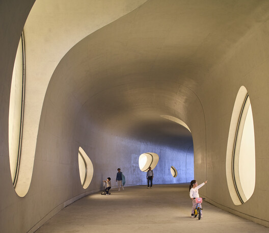 MAD Completes Shenzhen Bay Culture Square, a Coastal Design Museum and Public Park in China MAD Completes Shenzhen Bay Culture Square, a Coastal Design Museum and Public Park in China - Image 29 of 39