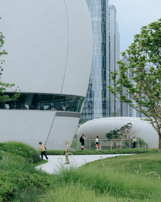 MAD Completes Shenzhen Bay Culture Square, a Coastal Design Museum and Public Park in China MAD Completes Shenzhen Bay Culture Square, a Coastal Design Museum and Public Park in China - Image 14 of 39
