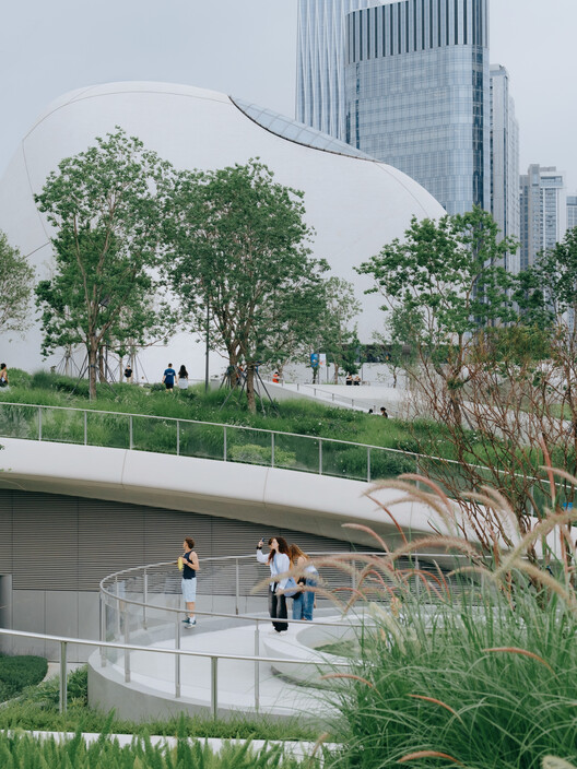 MAD Completes Shenzhen Bay Culture Square, a Coastal Design Museum and Public Park in China MAD Completes Shenzhen Bay Culture Square, a Coastal Design Museum and Public Park in China - Image 13 of 39