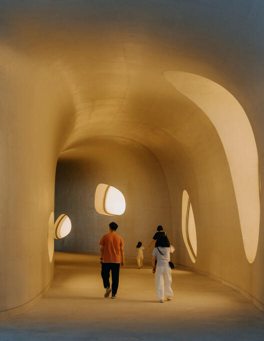 MAD Completes Shenzhen Bay Culture Square, a Coastal Design Museum and Public Park in China MAD Completes Shenzhen Bay Culture Square, a Coastal Design Museum and Public Park in China - Image 30 of 39