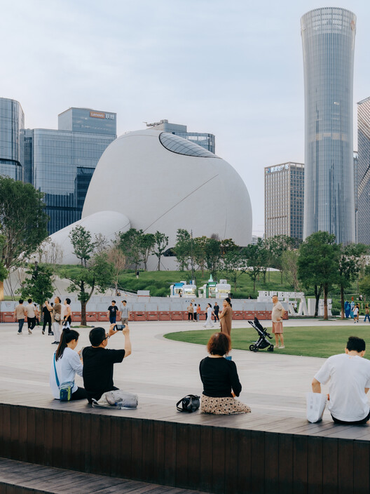 MAD Completes Shenzhen Bay Culture Square, a Coastal Design Museum and Public Park in China MAD Completes Shenzhen Bay Culture Square, a Coastal Design Museum and Public Park in China - Image 4 of 39