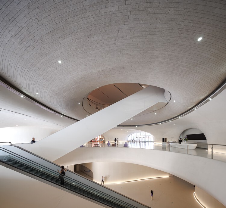 MAD completa la Plaza Cultural de la Bahía de Shenzhen, un museo de diseño costero y parque público en China - Imagen 23 de 39