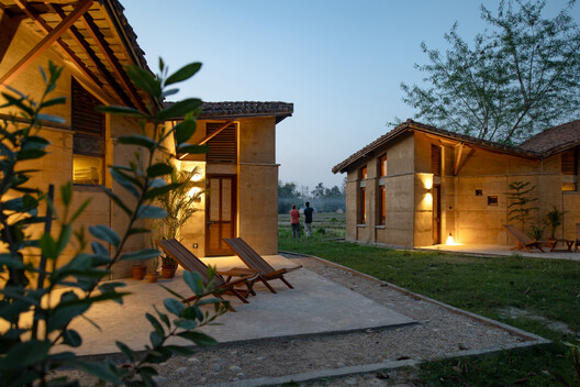 Tiger Track Ecolodge / Building Bureau - Exterior Photography, Wood