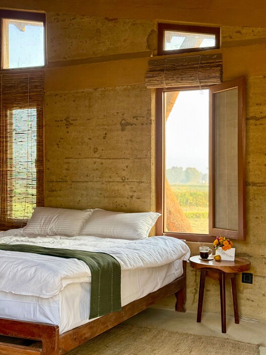 Tiger Track Ecolodge / Building Bureau - Interior Photography, Bedroom, Wood, Bed