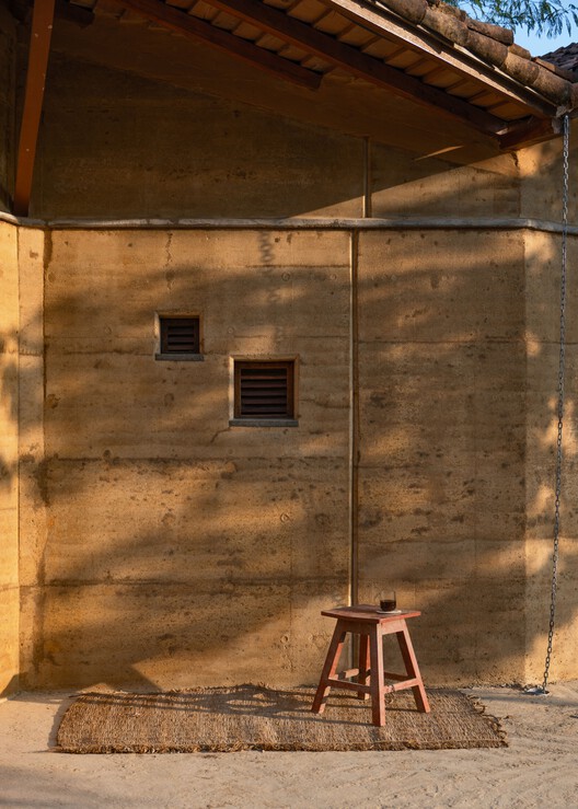 Tiger Track Ecolodge / Building Bureau - Interior Photography, Wood, Concrete