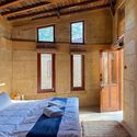 虎迹生态旅馆 / Building Bureau - 室内图, 度假小屋, 卧室, 梁, 床