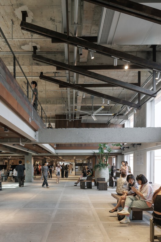 Mercado aa / Vari Architects Mercado aa / Vari Architects - Fotografia de Interiores, Escada, Madeira, Viga