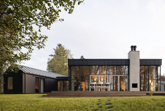 Weekend House in Krámy / Anna Koukolová architekti Weekend House in Krámy / Anna Koukolová architekti - Exterior Photography, Door