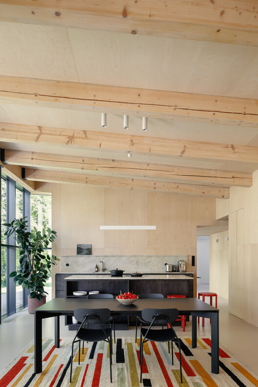 Weekend House in Krámy / Anna Koukolová architekti Weekend House in Krámy / Anna Koukolová architekti - Interior Photography, Kitchen, Wood, Table, Chair