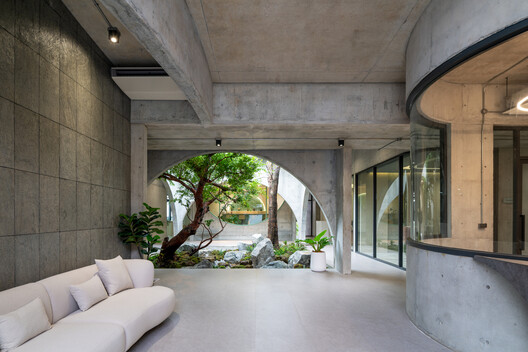 Novolife Headquarters Office / Studio Krubka Novolife Headquarters Office / Studio Krubka - Interior Photography, Living Room, Concrete