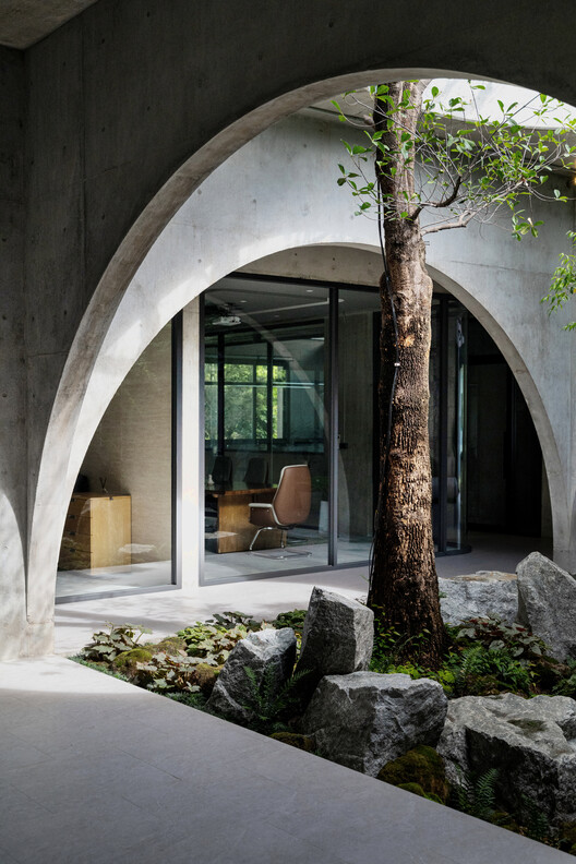 Novolife Headquarters Office / Studio Krubka Novolife Headquarters Office / Studio Krubka - Exterior Photography, Arch, Concrete