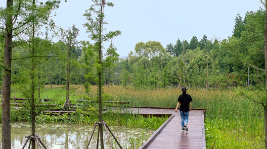 What is Blue Infrastructure? Rethinking Water's Role in City Design - Image 14 of 41